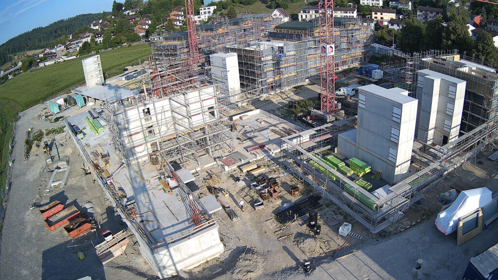 Blick Richtung Nordwesten auf die Baustelle der Riethöfe am 4. August 2026