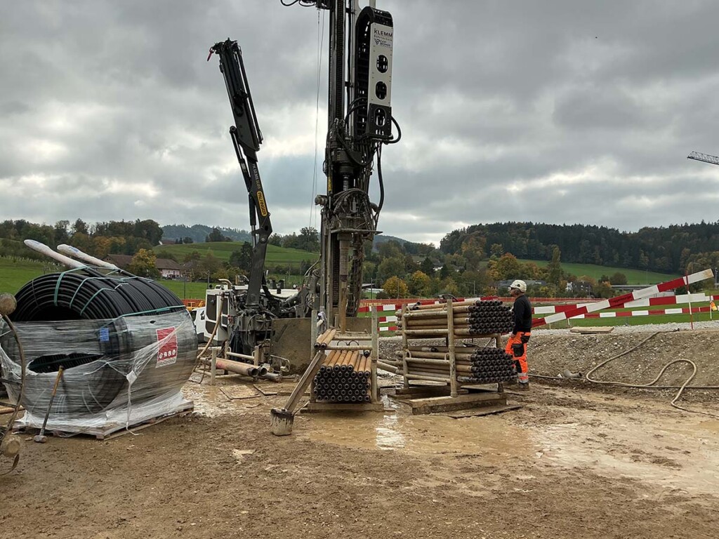 Bohrungen für das Anergienetz auf der Baustelle Riethöfe